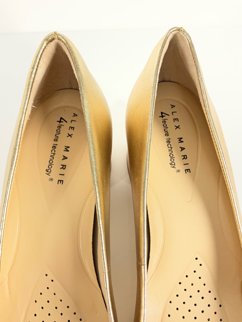Alex Marie Phoebe Soft‎ Gold Block Heel Pumps Women’s Size 8.5 - Picture 5 of 16